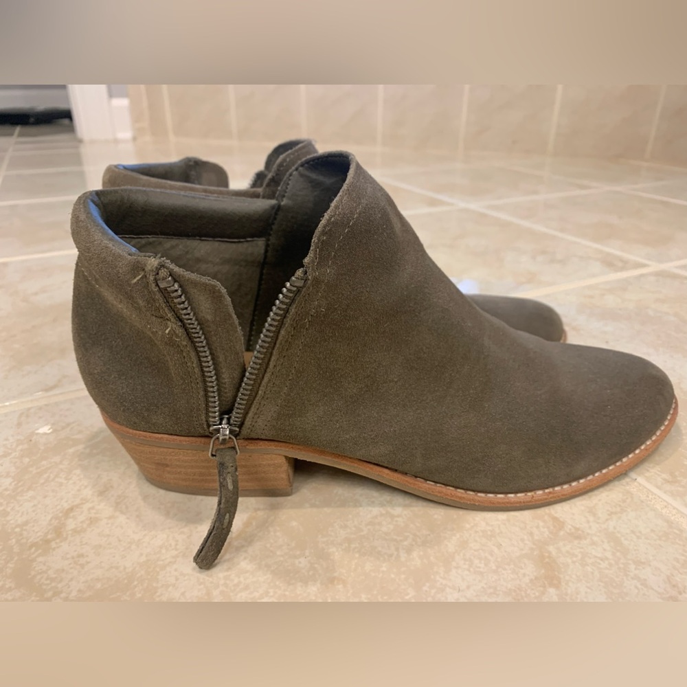 Steve Madden Olive 🫒 green, booties, size 10